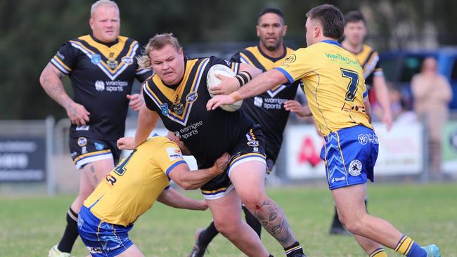 Jets second rower Jonah Longbottom tries to run through the defence. Picture: Steve Montgomery/Ourfootyteam