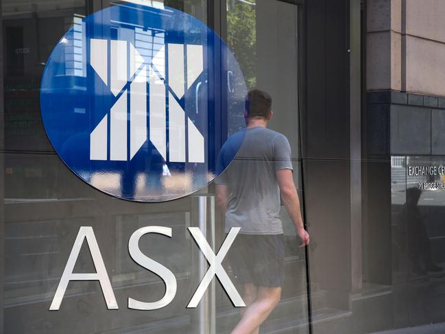 ????SYDNEY, AUSTRALIA : NewsWire Photos - FEBRUARY 24 2025; A general view of people walking past the digital boards of the ASX in the Sydney CBD. Picture: NewsWire/ Gaye Gerard