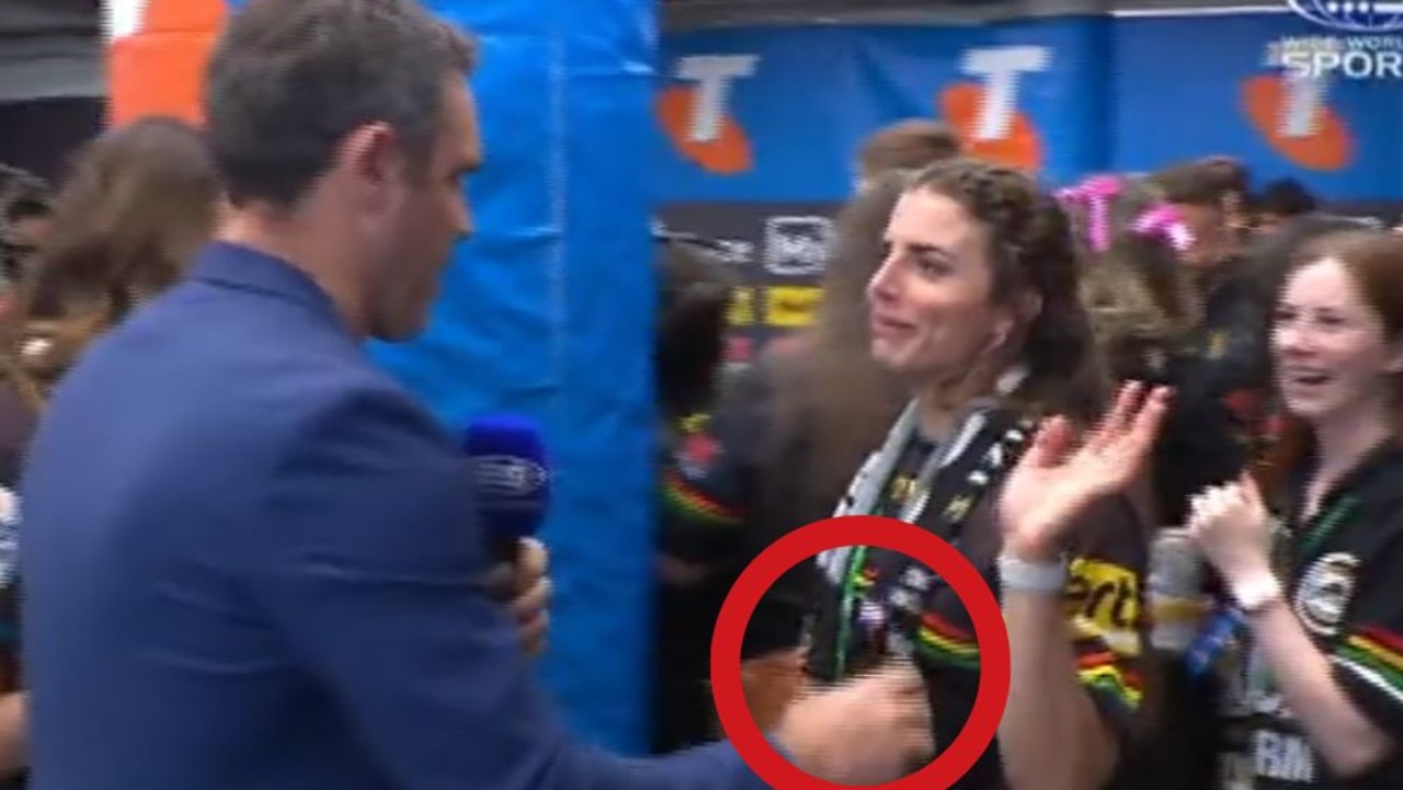 Brad Fittler awkwardly rejected in cringe moment with Jess Fox