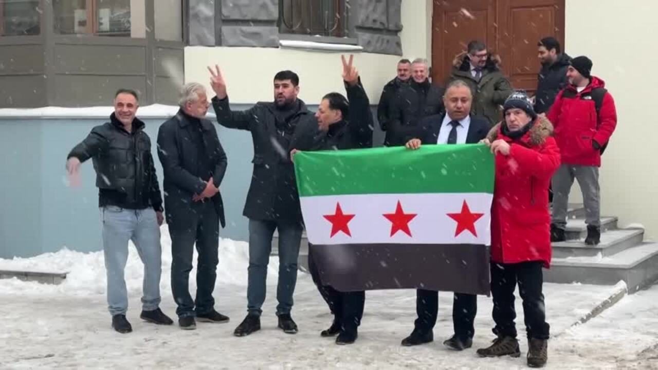 Syrian rebel flag raised over the country's Moscow embassy