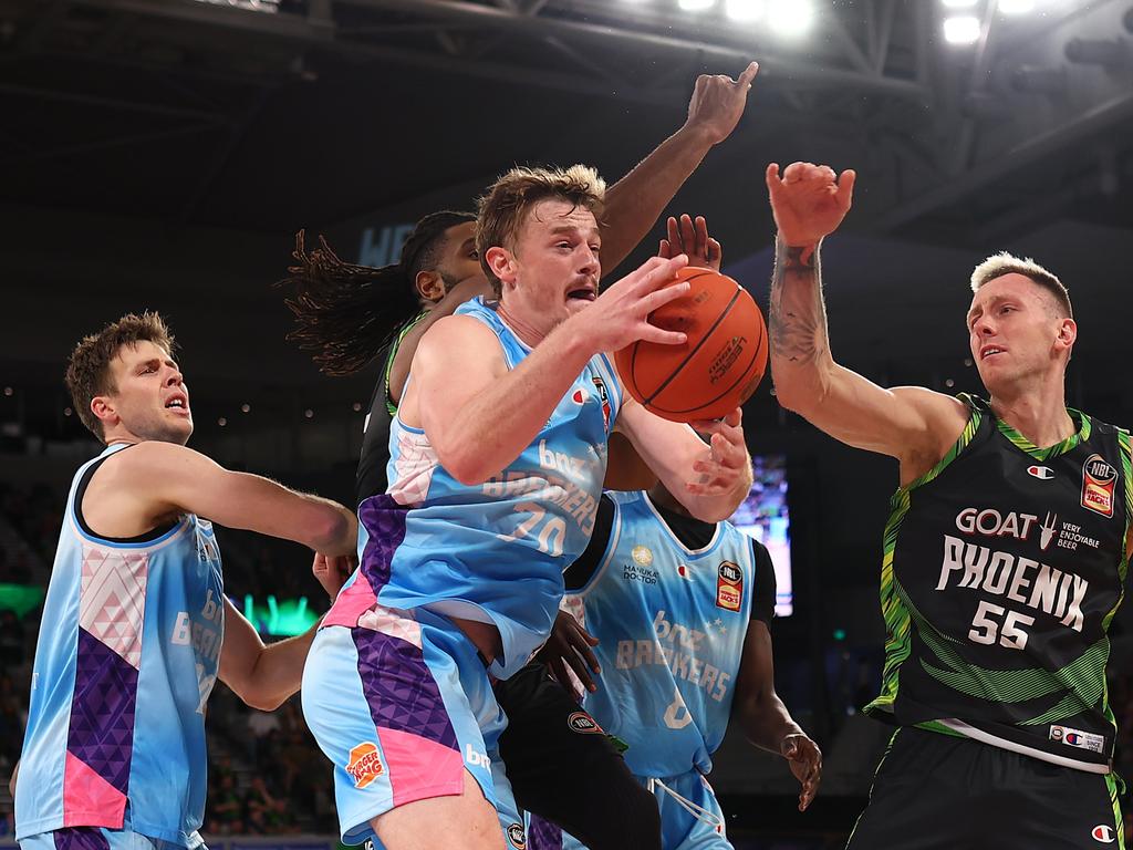 Finn Delany of the Breakers (C) competes for the ball. Picture: Graham Denholm/Getty Images