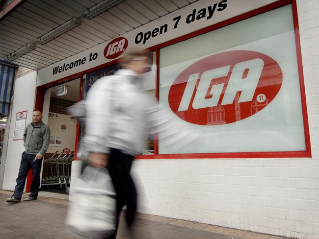 Shoppers exit an IGA supermarket in Sydney, Australia, on Tuesday, June 3, 2008. Australian consumer confidence jumped in August from a 16-year low as fuel prices fell and speculation mounted the central bank will lower interest rates. Photographer: Jack Atley/Bloomberg News