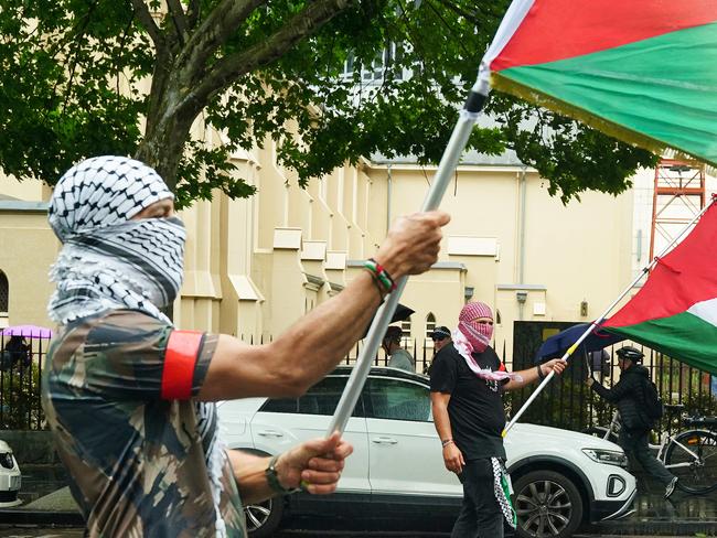 MELBOURNE AUSTRALIA - NewsWire Photos NOVEMBER 17, 2024: Pro-Palestinian protestors are marching along Lonsdale St.Picture: NewsWire / Luis Enrique Ascui