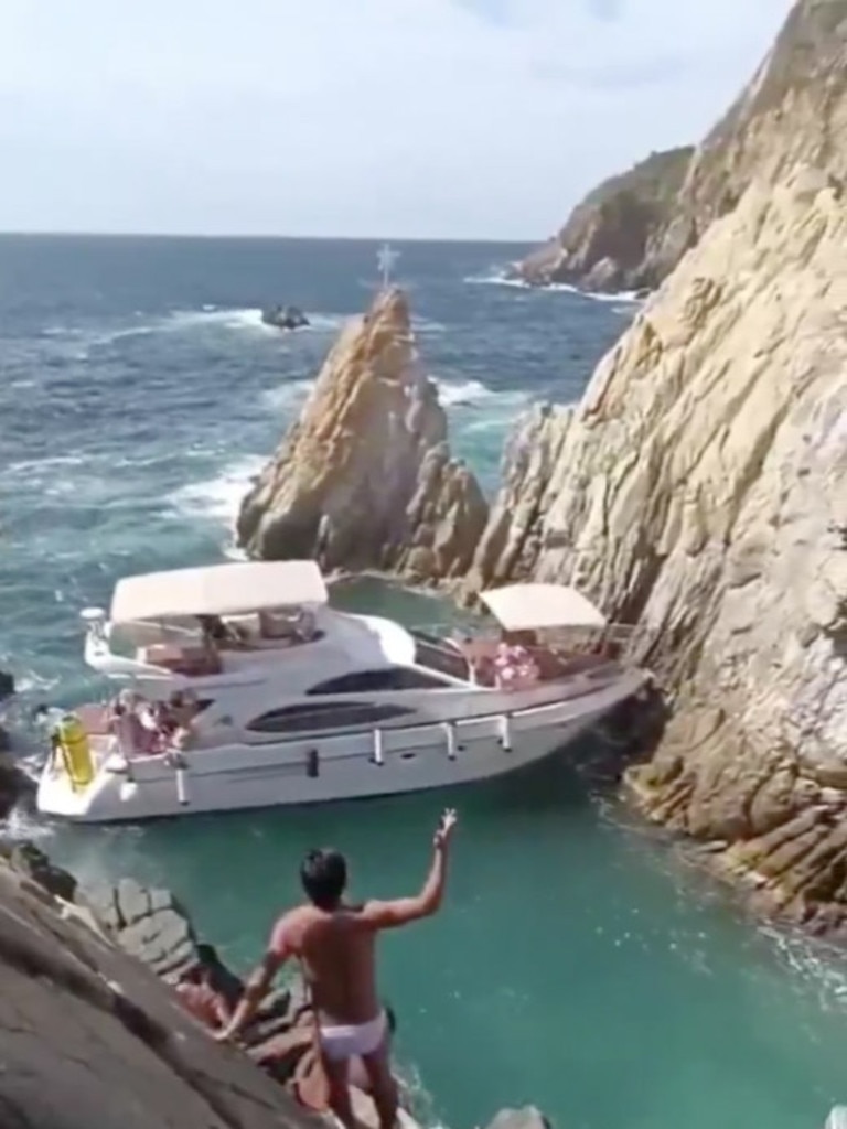 The moment the yacht crashes into rocks and starts to sink. Picture: Jam Press