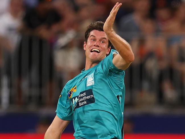 James Bazley bowling for the Brisbane Heat in the BBL 12 final. Picture: Paul Kane/Getty Images.