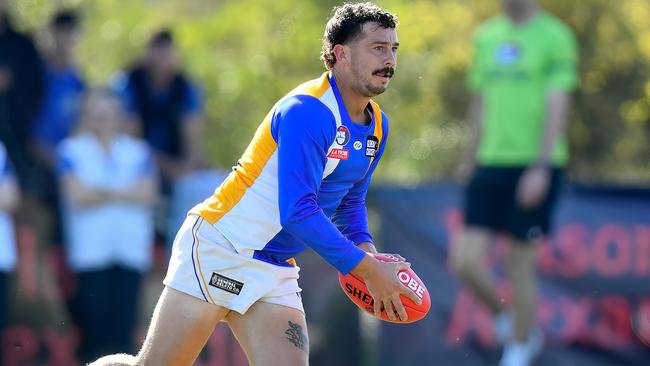 Macleod captain Justin White looks for an option. Picture: Josh Chadwick