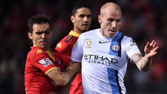 Aaron Mooy has signed a contract with Manchester City
