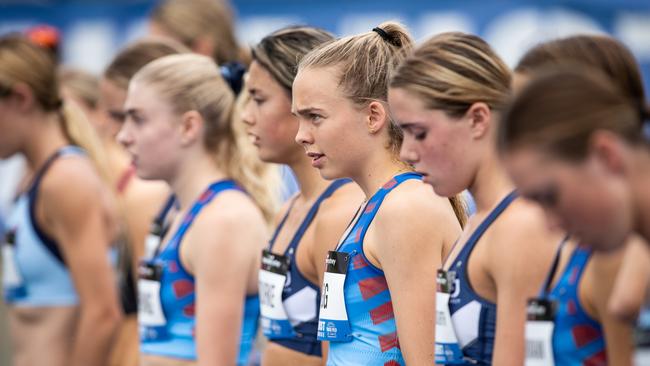 Nicola Hogg from Mosman at the start of the 1500m. Pic: Julian Andrews.