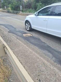 The pothole on the bridge near the Cheviot tunnel on the Melba Highway. Photo: Supplied.