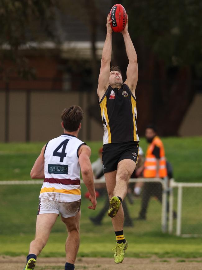 EFL: Balwyn’s Jeffrey Gobbels reaches for the mark. Photo: Hamish Blair