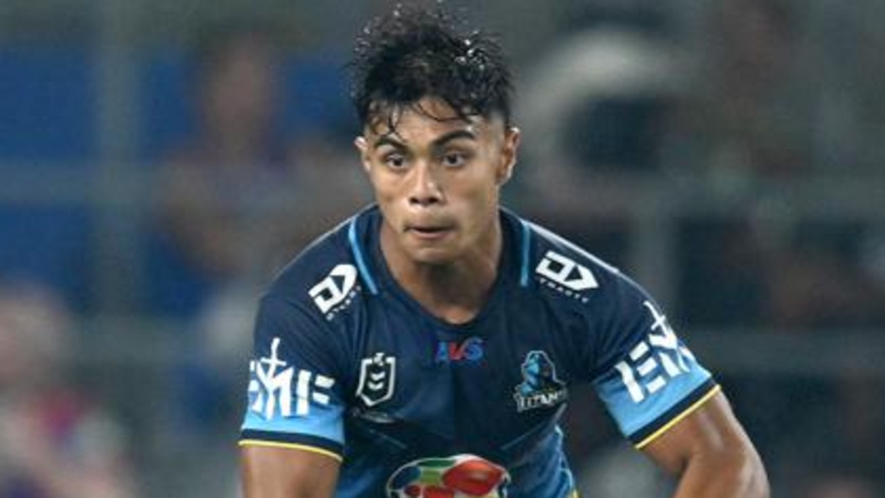 Titans star signs multimillion-dollar, five-year extension