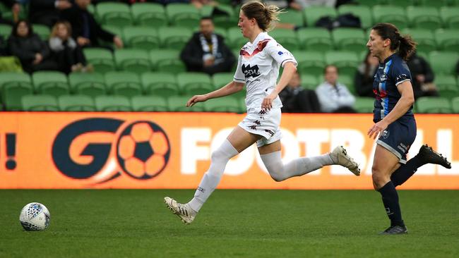 FC Bulleen’s Kayla Morrison does battle with player of the match Aleksandra Sinclair. Picture: Hamish Blair