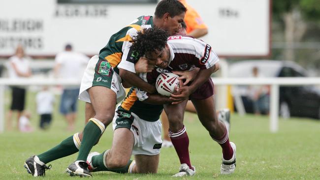 MARCH 12 2006, SPORT-GCB, Pics at Pizzey park of Burleigh Bears Vs Ipswich Jets. Burleigh 13 Robert Apanui is tackled by Ipswich 6 Brendan Marshall Pic:Ann-Louise Hovey