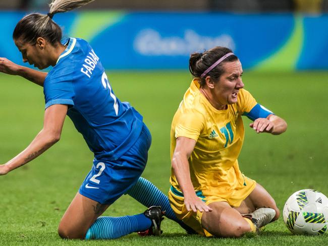 Brazil's Fabiana (L) and Australia's Lisa De Vanna at the Rio Olympics last year.