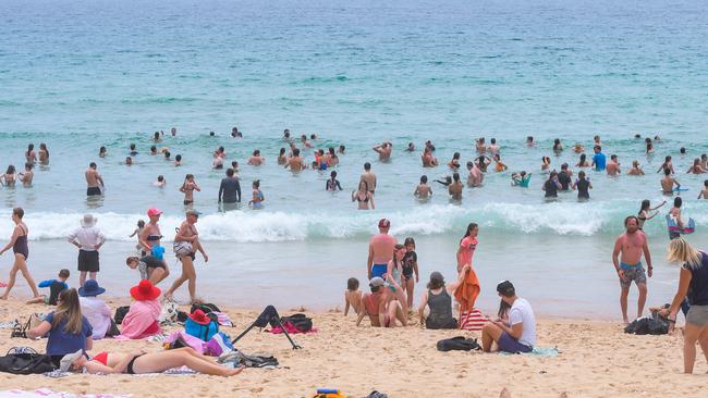 A busy day at Manly Beach. Picture: (AAP Image / Rafal Kontrym).