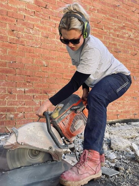 She never imagined that she would find a career in trades. Picture: Instagram / @bards.builds