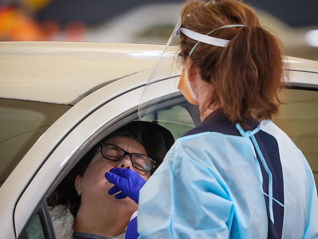 People line up in their cars to get tested for Covid-19. Picture: NCA NewsWire/Ian Currie