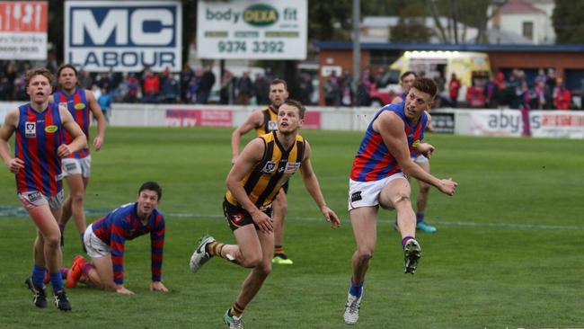 Damian Mascitti snaps a goal for Port Melbourne. Pic: Mozzed Video and Photography