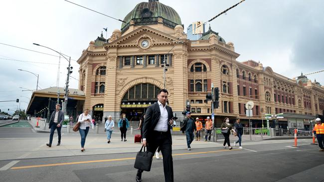 Office workers return to Melbourne’s CBD. Picture: Andrew Henshaw. Picture: Andrew Henshaw