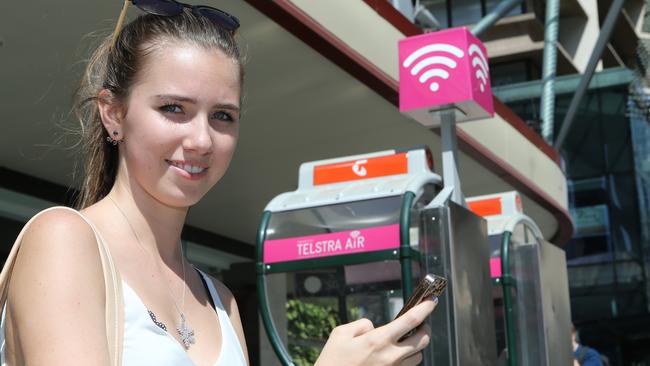 Telstra phones Tasmin Blarchford (Kelvin Grove) texting in Queen St Mall