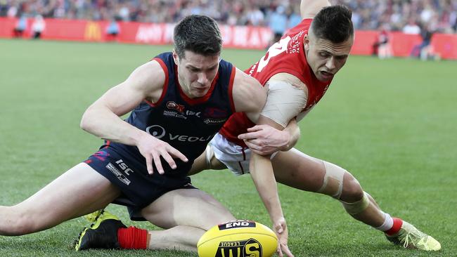 Norwood’s Ben Jefferies, pictured fighting for the footy in the grand final loss, is one three Redlegs to announce their retirements. Picture: Sarah Reed