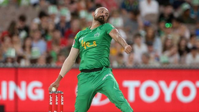 Dilbar Hussain of Melbourne Stars bowling during the Big Bash League (BBL) cricket match between the Melbourne Stars and the Brisbane Heat at the MCG in Melbourne, Saturday, January 25, 2020. (AAP Image/Hamish Blair) NO ARCHIVING, EDITORIAL USE ONLY, IMAGES TO BE USED FOR NEWS REPORTING PURPOSES ONLY, NO COMMERCIAL USE WHATSOEVER, NO USE IN BOOKS WITHOUT PRIOR WRITTEN CONSENT FROM AAP