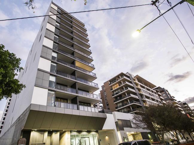 27 and 1-5 Bourke St, Mascot, 15th June 2019. 132 units in Mascot Towers 1-5 Bourke St, Mascot have been evacuated due to structural concerns within 2 of the tower buildings in the 4 tower complex.Picture by Damian Shaw