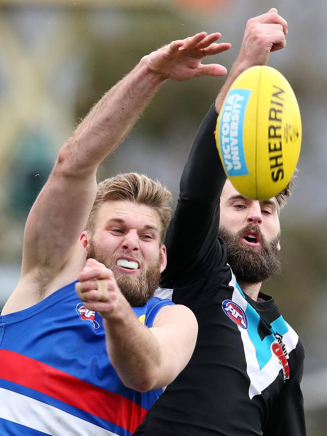 Western Bulldogs recruit Jackson Trengove up against former Port Adelaide teammate Justin Westhoff. Picture: Michael Klein