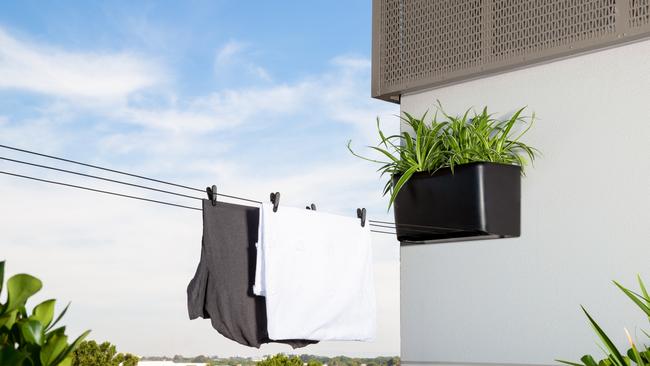 Hills Planter Retracting Clothesline