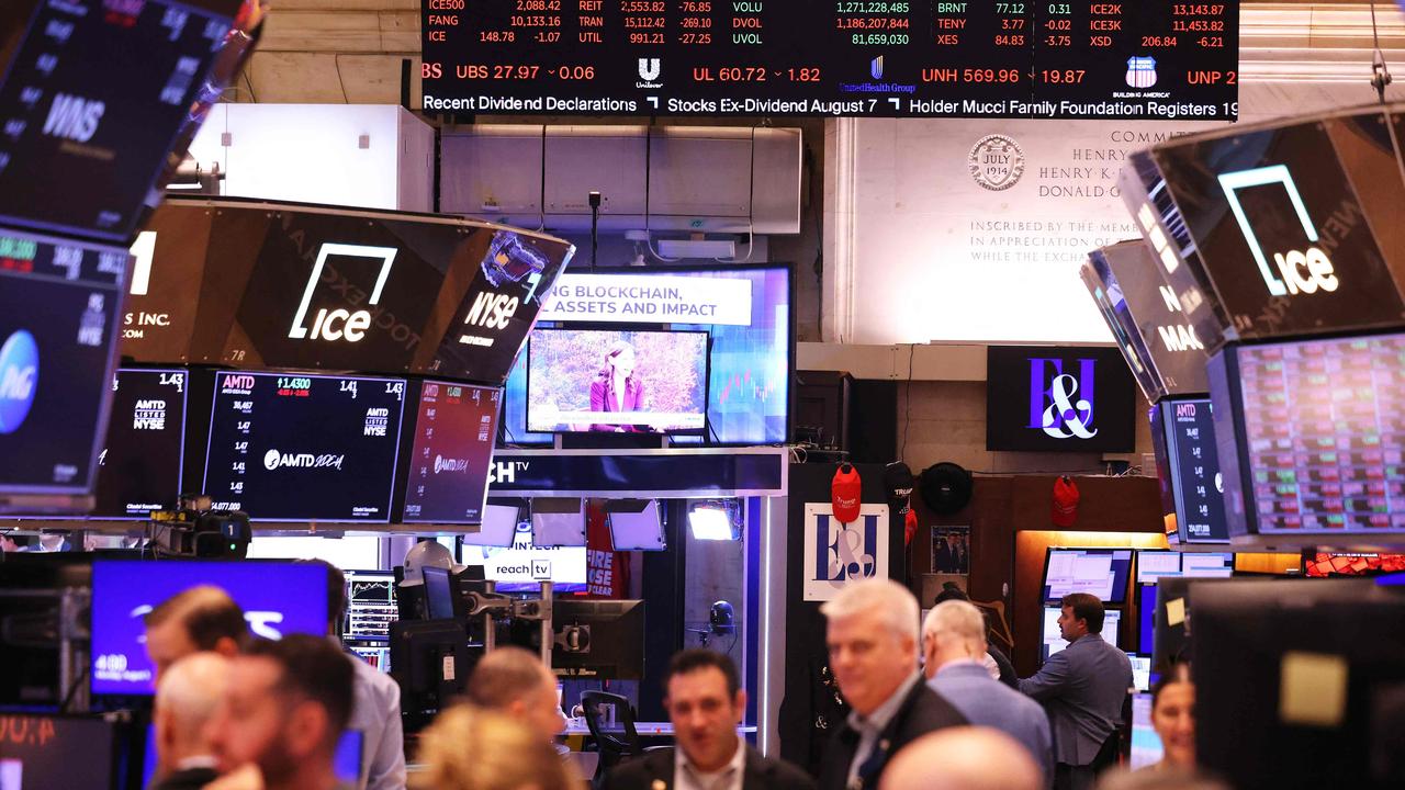 Traders work on the floor of the New York Stock Exchange amid significant losses. Picture: Michael M. Santiago/Getty Images North America/Getty Images via AFP