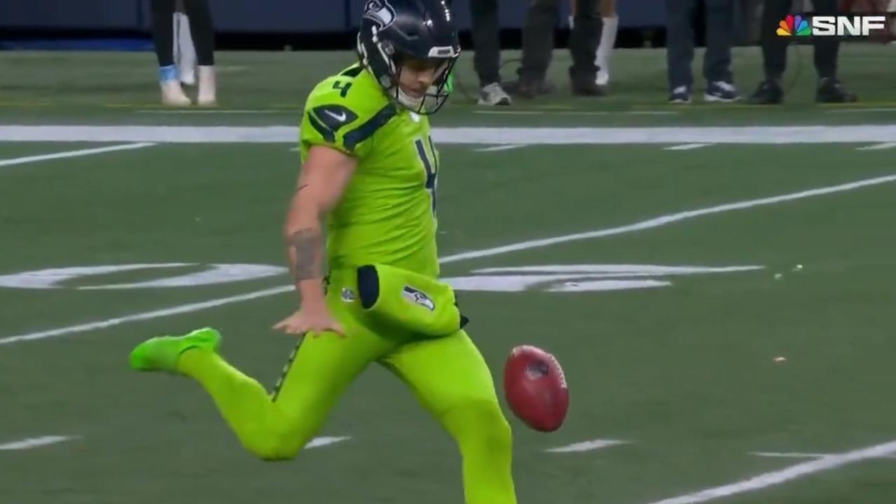 US Commentators Discuss NFL Punter's Unique 'Wobbly Aussie Kick'