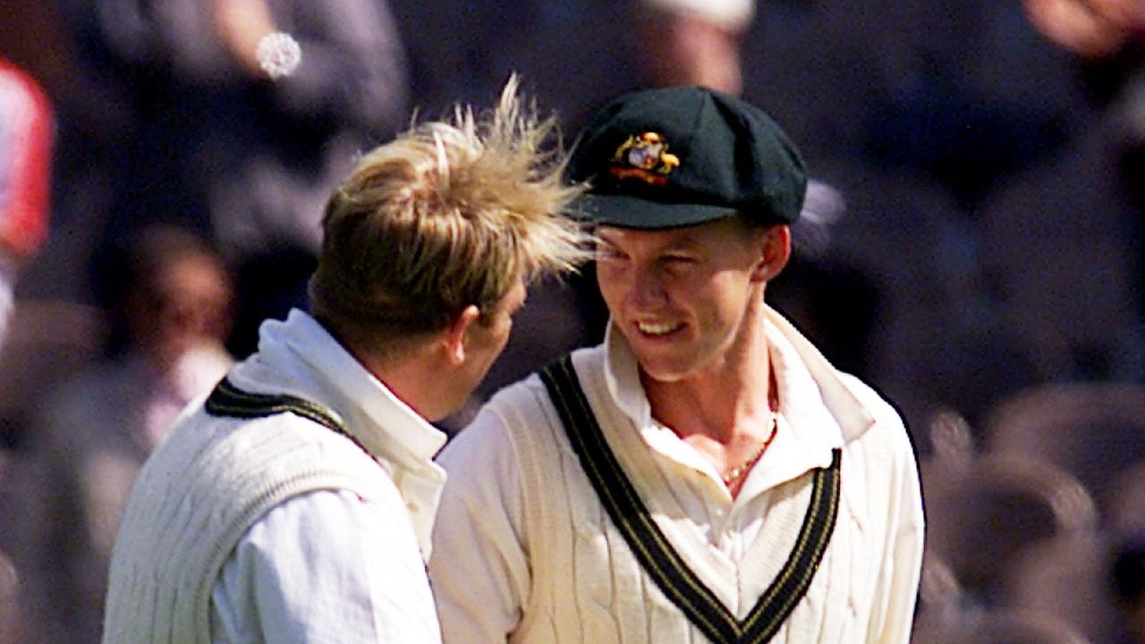 30/12/1999. 1999 Boxing Day Test. 2nd Test. Australia v India. MCG. Shane Warne congratulates Brett Lee after Australian wrapped up the Test series.