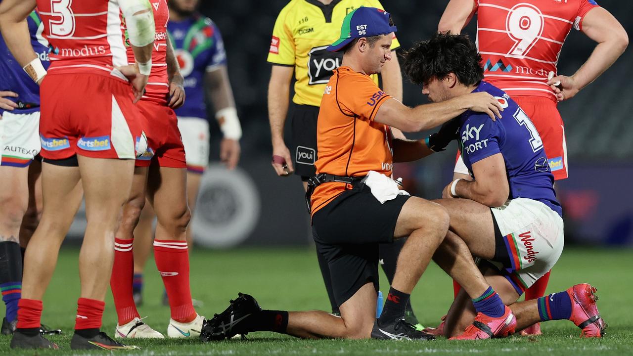 GOSFORD, AUSTRALIA - JULY 02: Tohu Harris of the Warriors is attended to during the round 16 NRL match between New Zealand Warriors and the St George Illawarra Dragons at Central Coast Stadium, on July 02, 2021, in Gosford, Australia. (Photo by Ashley Feder/Getty Images)