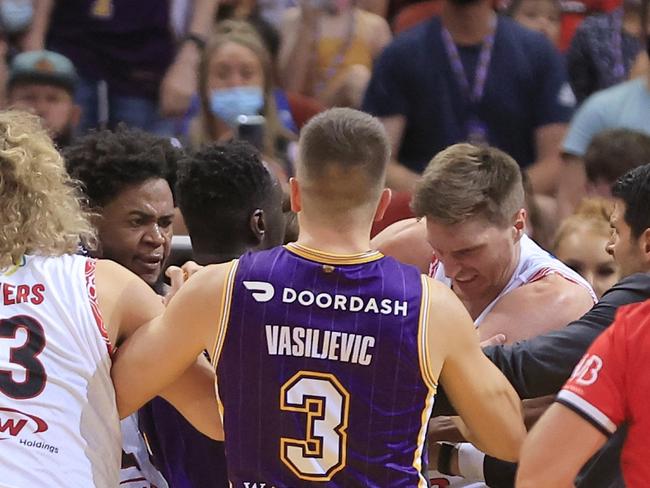 SYDNEY, AUSTRALIA - JANUARY 30: A brawl erupts after Matt Hodgson of the Wildcats had an altercation with Dejan Vasiljevic of the Kings during the round nine NBL match between Sydney Kings and Perth Wildcats at Qudos Bank Arena on January 30, 2022, in Sydney, Australia. (Photo by Mark Evans/Getty Images)