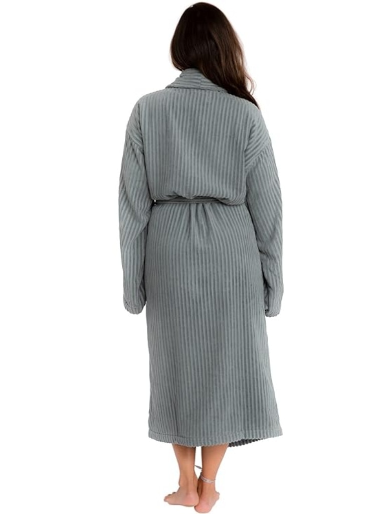 Trends Alley Ribbed Velour Terry Bathrobe. Image: Amazon Australia.