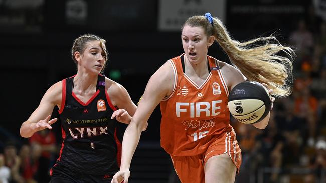 TOWNSVILLE, AUSTRALIA - FEBRUARY 26: Lauren Cox of the Fire drives to the basket past Miela Sowah of the Lynx during game two of the WNBL Semi Final series between Townsville Fire and Perth Lynx at Townsville Entertainment Centre, on February 26, 2025, in Townsville, Australia. (Photo by Ian Hitchcock/Getty Images)