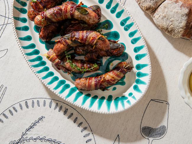 EMBARGO FOR TWAM, 19 OCTOBER 2024. FEE MAY APPLY.  TWAM Food. Recipe by Lizzie Hewson. Crispy chicken thighs, pesto, sausages. Photo: Nikki To / TWAM