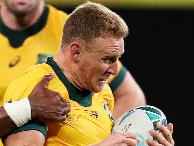 SAPPORO, JAPAN - SEPTEMBER 21: Reece Hodge of Australia is tackled by Semi Radradra of Fiji during the Rugby World Cup 2019 Group D game between Australia and Fiji at Sapporo Dome on September 21, 2019 in Sapporo, Hokkaido, Japan. (Photo by Dan Mullan/Getty Images)