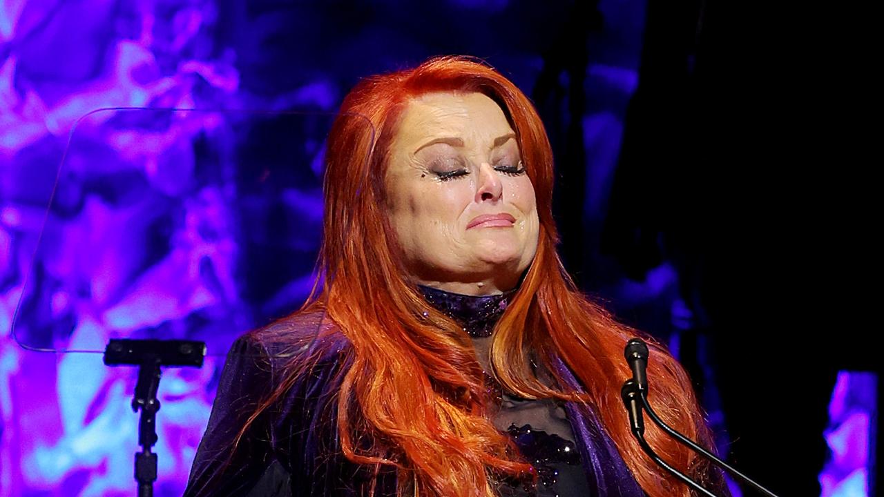 Naomi Judd suicide: Ashley and Wynonna weep at Country Music Awards ...