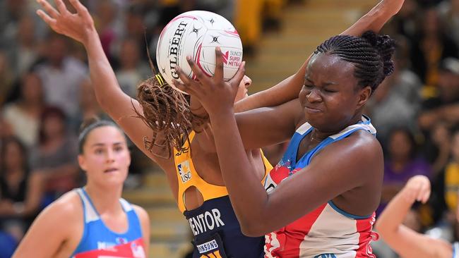 Samantha Wallace of the Swifts (right) and Geva Mentor of the Lightning compete for the ball during the Round 13 Super Netball match between the Sunshine Coast Lightning and the NSW Swifts at the University of the Sunshine Coast Stadium in Sippy Downs, Saturday, May 20, 2017. (AAP Image/Albert Perez) NO ARCHIVING, EDITORIAL USE ONLY