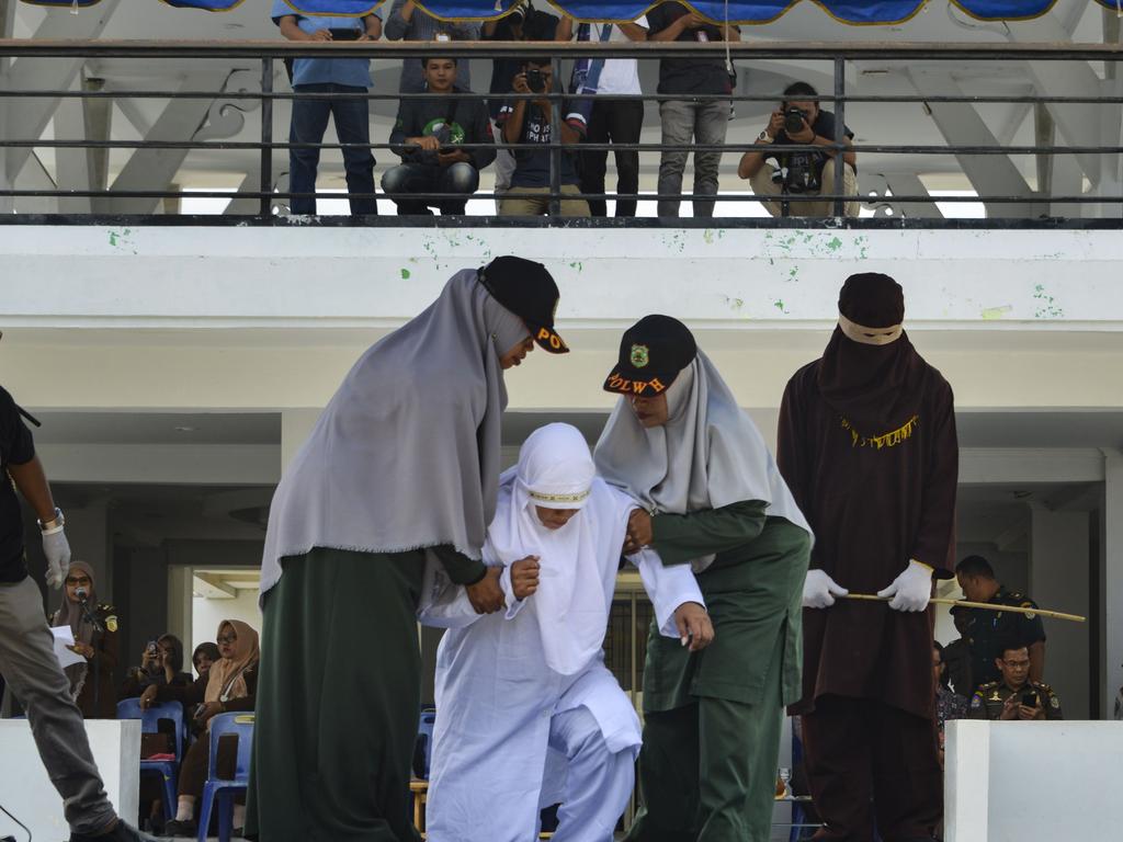 Indonesia Woman Collapses As She S Caned For ‘having Sex Outside Marriage Nt News