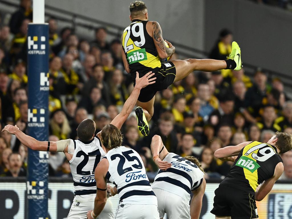 AFL 2021 Geelong Cats vs. Richmond Tigers, Shai Bolton mark, MCG