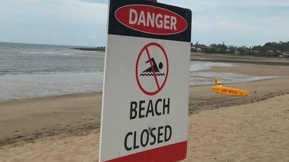 Beach closed flag at Eimeo in the Mackay region.