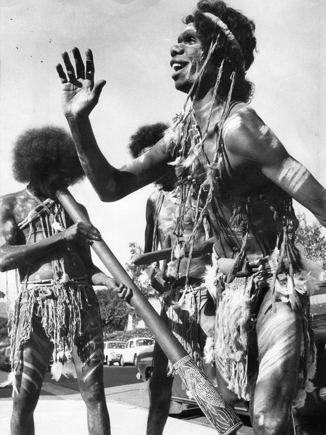 David Dalaithngu performing at the Murray Park College of Advanced Education at Magill in 1975.