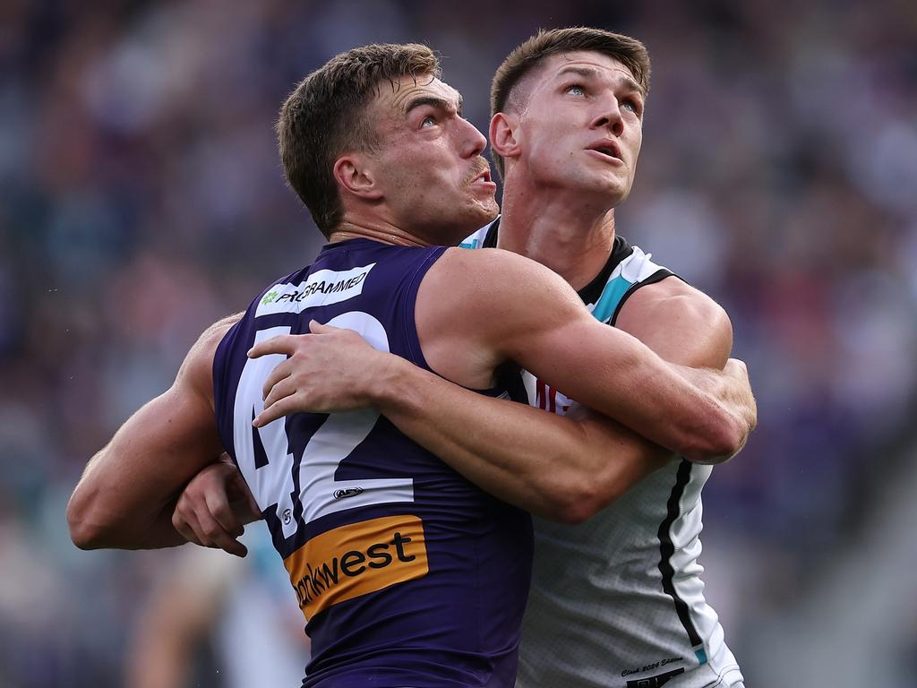 Liam Reidy of the Fremantle Dockers and Jordon Sweet of Port Adelaide Power contest the ruck during the round 24 AFL match at Perth’s Optus Stadium on August 25. Picture: Paul Kane/Getty Images