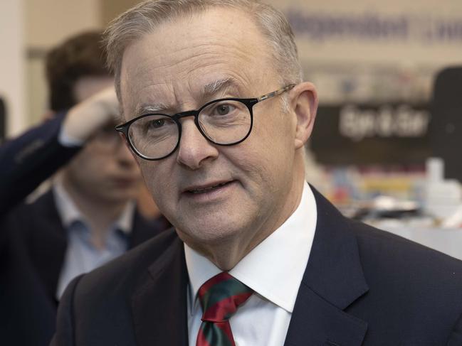 CANBERRA, AUSTRALIA - NewsWire Photos SEPTEMBER 07, 2022: The Prime Minister, Anthony Albanese visited Capital Chemist in Kingston.Picture: NCA NewsWire / Gary Ramage