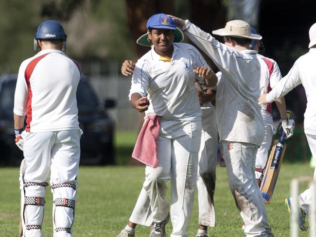 Aman Singh (penrith) took a catch. Start 8:30-12:10 Under 13 cricket Grand Final Penrith RSL vs Emu Plains Gilchrist - Kingsway Field 3.