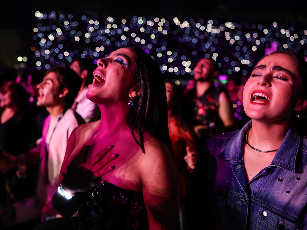 Fans sing their hearts out as Taylor Swift performs in Mexico City. Picture: Hector Vivas/TAS23/Getty Images