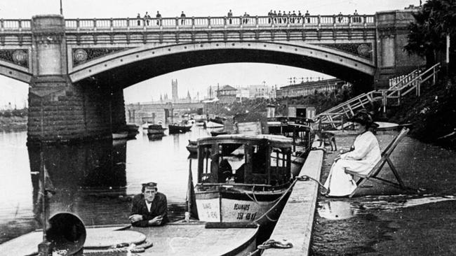 Yarra River boats near Princes Bridge, in 1906.