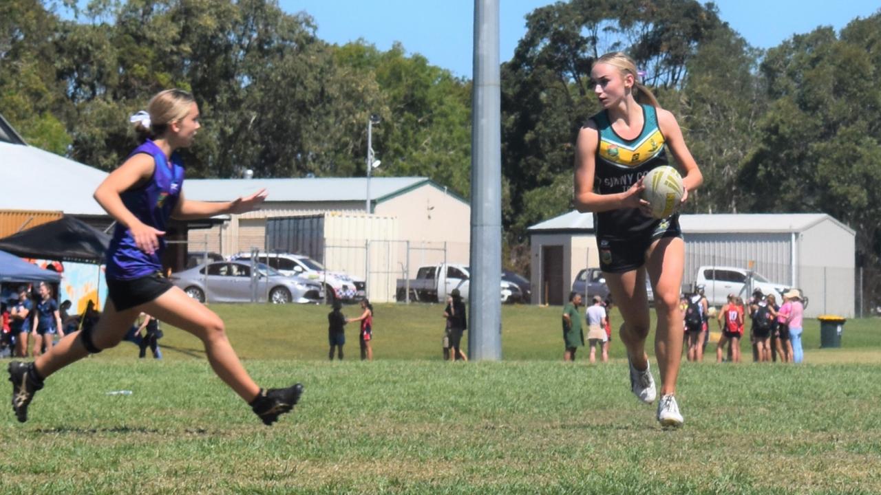 U16 Girls Sunshine Coast Pineapples vs Hunter Western Hornets at the National Youth Touch Football Championships, Kawana 2022. Picture: Eddie Franklin